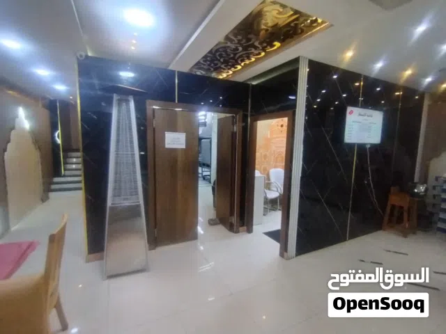 مطعم كامل بالمعدات والاجهزة مرخص عالشارع الرئيسي الجبيهه شارع ياجوز بداعي الهجرة