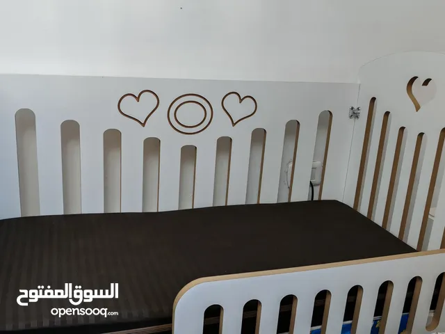 سرير  بيبي مستعمل  لون ابيض...