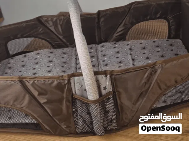 سافري ويا طفلك بكل راحة واطمئنان  سرير طفل سفري يتحول لجنطة خلال ثواني  خفيف وسهل الحمل وينفتح