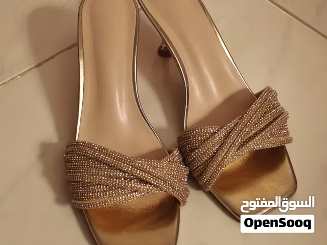 كعب نسائي جديد