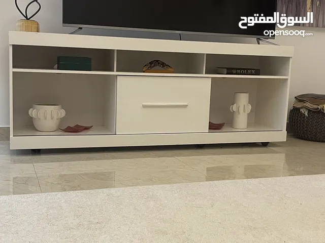 طاولة تلفزيون