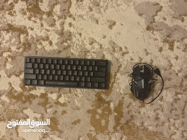 كيبورد اسود معه ماوس