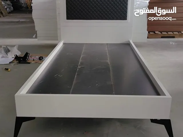 غرفه نوم متوفر حاليا جديده ونضيفة. وكنتور وميز وكوميدي