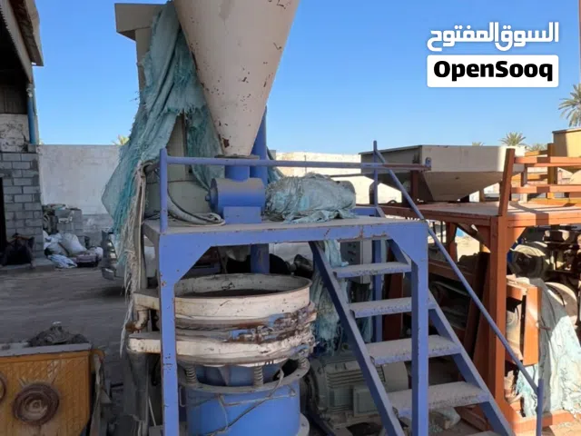 ، متوفر لدينا عدد (3) طواحين (كسارات) لمادة البوتيلين بحالة ممتازة وجاهزة للعمل فوراً.