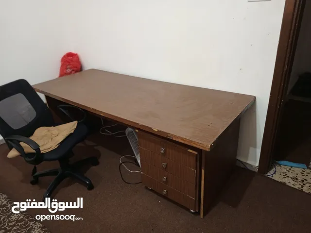 طاولت وكرسي مكتب للبيع المستعجل