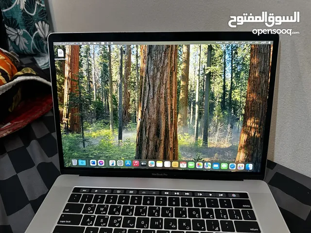 ماك بوك برو نضيف جداً استعمال. بسيط