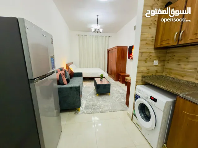 z9 استديو مفروش للايجار الشهري بالروضه 2 شارع عمار اثاث جديد وموقع مميز وسهل لمخرج دبي