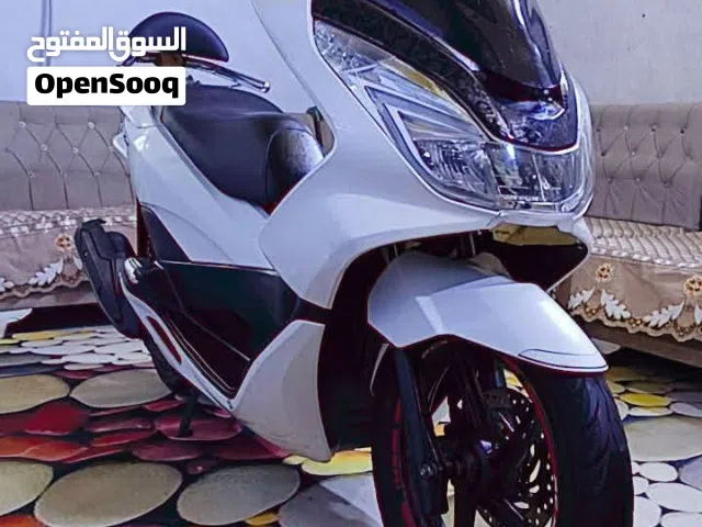 السلام عليكم Pcx الجيل الثاني ياباني محرك 150 دراجه جديده جامه طويله تجوه اصليه حساس ازدحام A حساس س