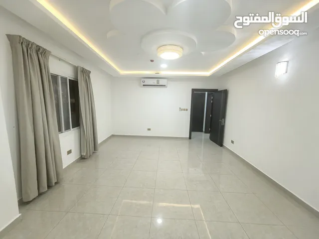 شقه سكنية للايجار نظيفة جدا مع التكييف قرب جدا من المطار بسعر مناسب جدا