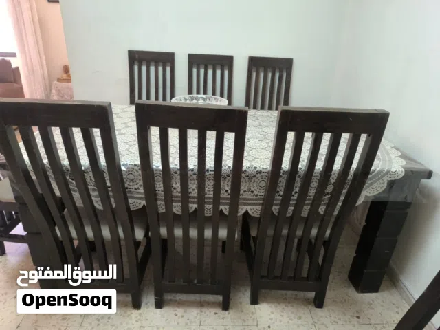 طاولة سفرة خشب زان ثقيل سعرها الاصلي 1750بحالة ممتازة ولكني مفيدة خشب ممتاز وتحفة حاملة شمع