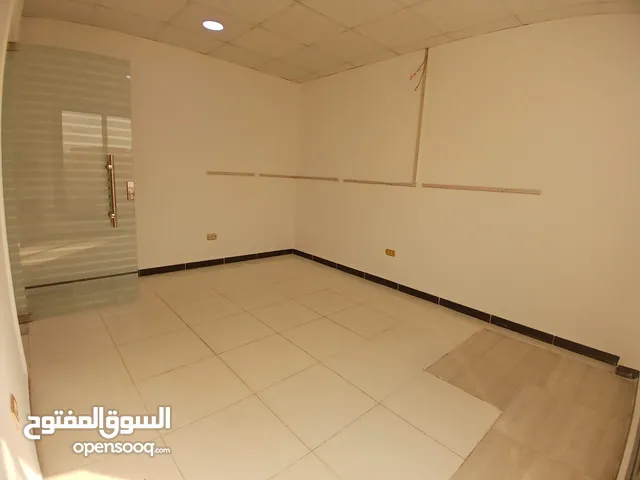 من المالك وحده اداريه للايجار تصلح مكتب او عياده في لازورد مول