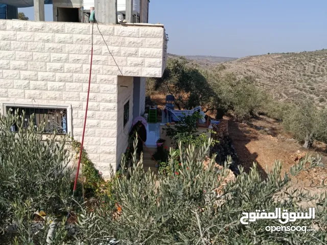 بيت للبيع في قرية عوريف جنوب نابلس