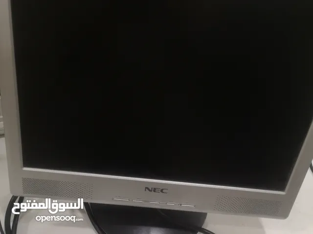 شاشة تعمل اذا تريد الشاشه تبدل معي باللاب توب او psp او اي شيء عندك