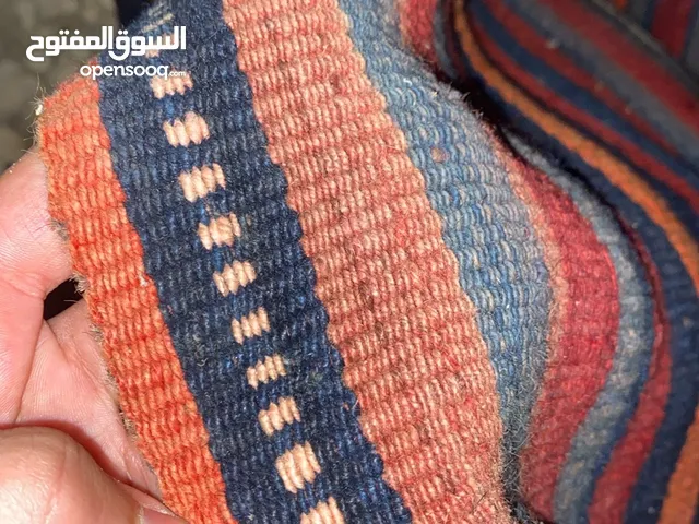بساط عربي قديم جدا جدا للبيع قطعه حلوه منها قطعتين في وسط وفي حجم كبير الاثنتين  80