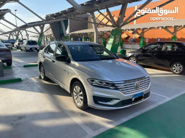 سيارة فولكس فاجن لافيدا