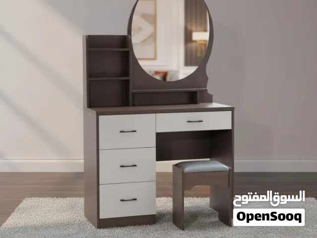 طاولة تسريحة مودرن بمرآة دائرية ومساحات تخزين واسعة - موديل DT-286