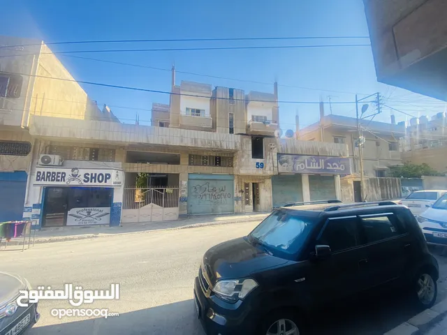 فرصة إستثمارية حقيقية بالزرقاء للبيع بسعر الأرض ، عمارة تجاري قديمة على أرض مساحتها 548 م2.