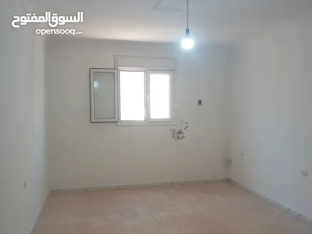 شقة للايجار الدور الأول فى منطقة سوق الجمعه الحشان