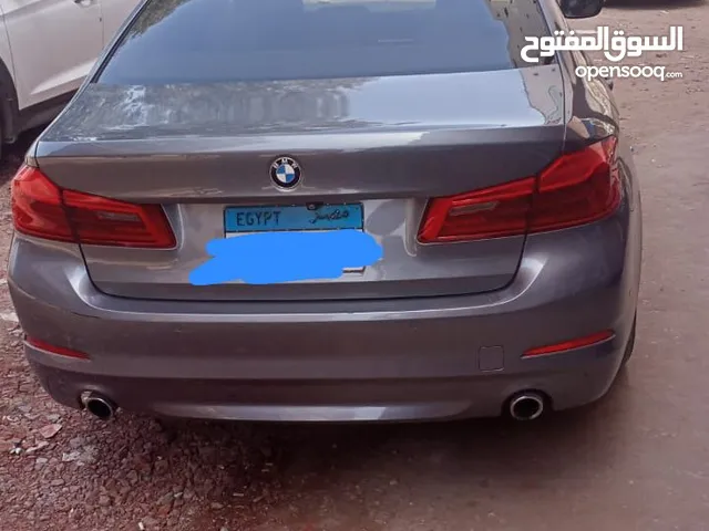 BMW 520 2019 35 الف كيلو اول مالك لاكشري أعلى فئة  فبريكا بالكامل برا وجوة  رخصة سنة  مرور التجمع  ا