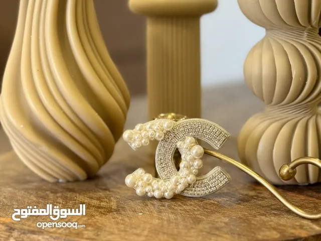 Jewelry-embroidered brooch with Swarovski pearls