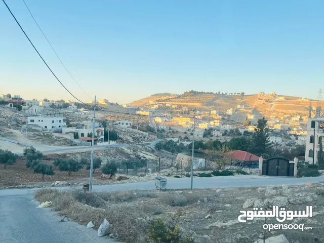 قطعة أرض على شارع الأردن خلف مطعم قصر الجبل مساحة 750 متر
