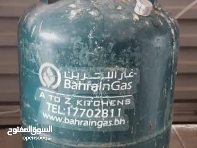اسطوانتي غاز ( سلندرات ) ( اجرار غاز ) من شركة غاز البحرين الحجم الصغير ،عدد اثنتان ( 2 )