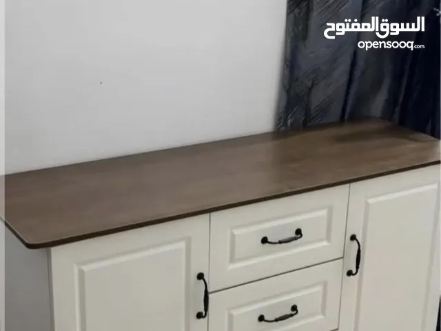 خزانة بتصميم كلاسيكي
