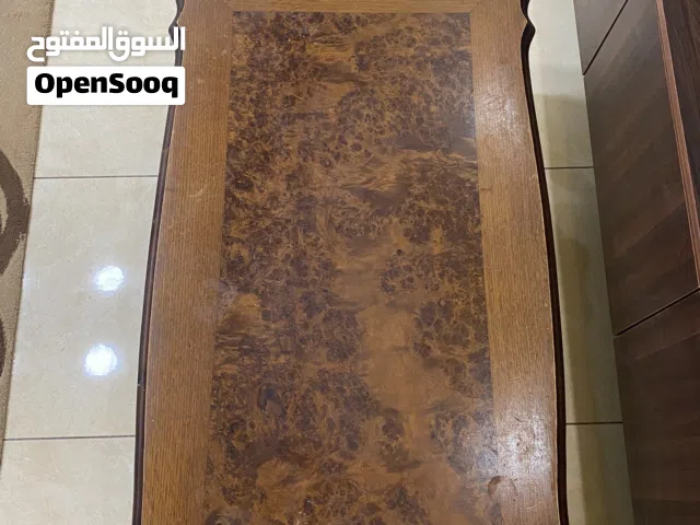 طاولات مستعمل للبيع