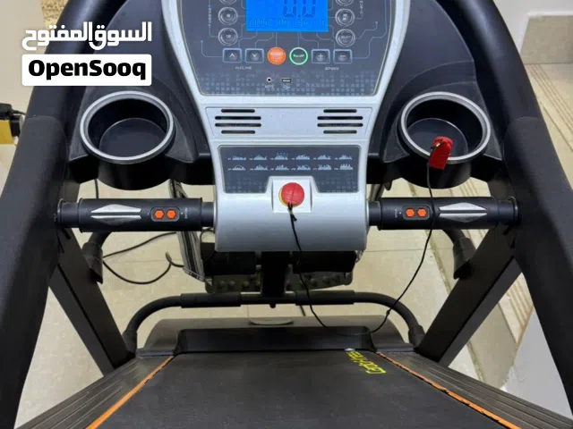 آلة مشي شبه جديده