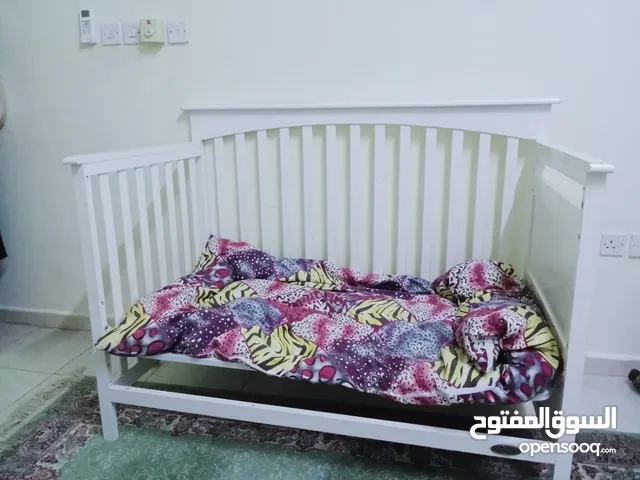 سرير ومشاية اطفال