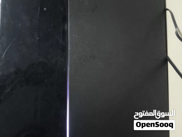 بلاستيشن 4 شبه جديد مع 4 يدين و 3 العاب و عليها 4 العاب ثانية