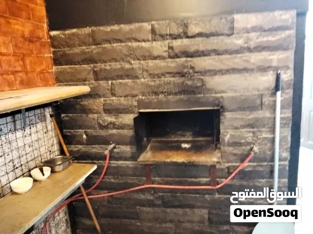 عده مطعم معجنات وبيتزا للبيع