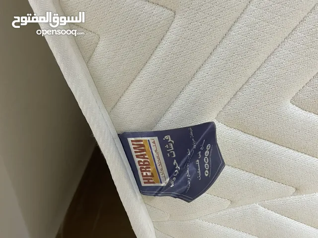 فرشه تخت زنبركيه من حرباوي نوع هلثي قياس 190/90 استعمال خفيف ضاحيه الياسمين