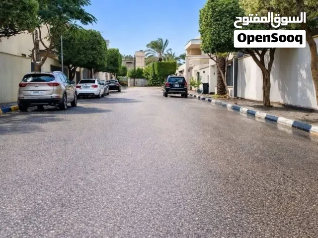 380 متر واجهتين  قطران خلف مول السبعه في حي دبي داخل المخطط العام