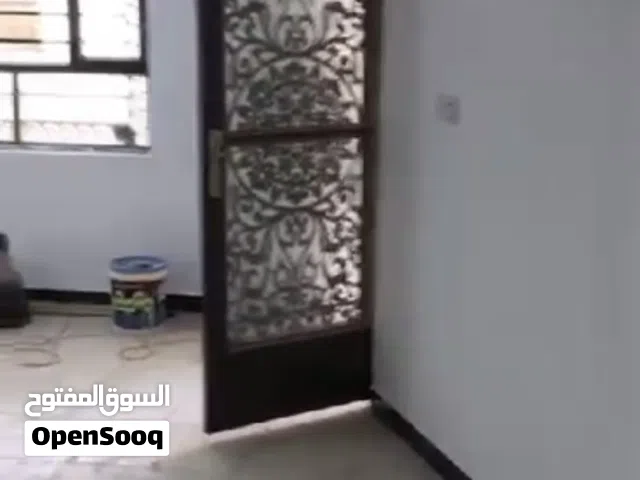 شقة في الاعظمية شارع عشرين طابق قريبة على سوك الاعظمية الكبير