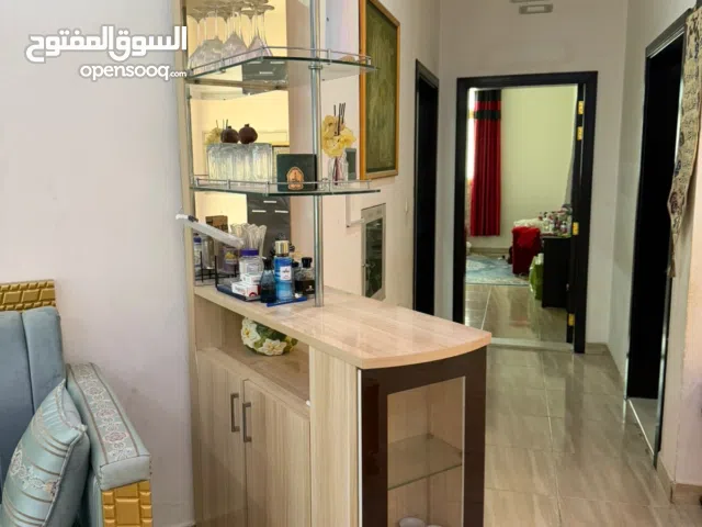 اثاث مستعمل و نظيف  بدون توصيل  قابل للتفاوض