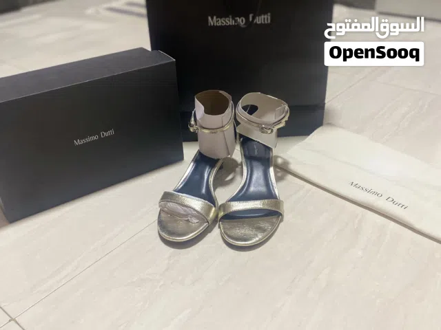 صندل massimo dutti