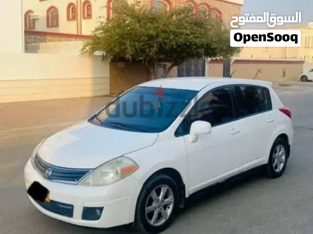 2010 نيسان فيرسا Standard