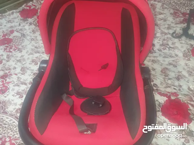 كوت أطفال شبه جديد معاه كوفليه لون .احمر واسود بسعر 20 دينار .........
