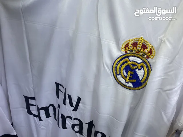 تيشيرت ريال مدريد قبل اكثر من موسم عليه اسم اوزيل ورقم 10 متوفر وجاهز