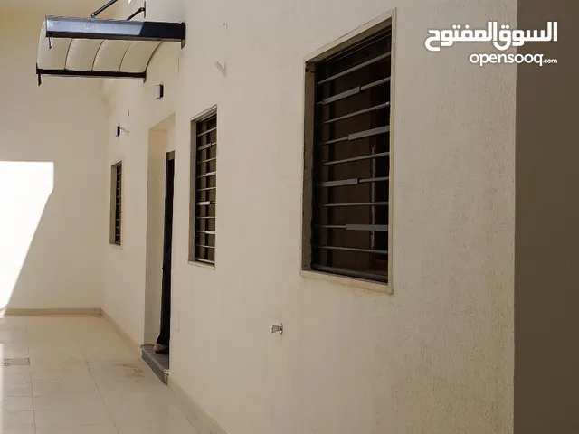125 m2 3 Bedrooms Townhouse for Rent in Tripoli Al-Nofliyen