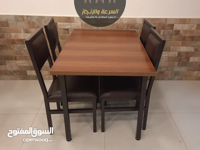 كراسي وطاولات