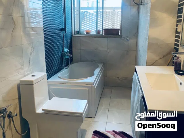 شقة فى شارع عمر المختار بالقرب من مستشفى الجلاء عمارة ابرهيم حافظ وتاطل على البحر