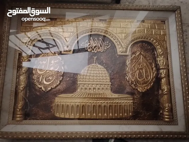 ثلاث براويز 2منهم عليهم أسماء الله الحسنى و1 علية صورة المسجد الأقصى ولونهم ذهبي
