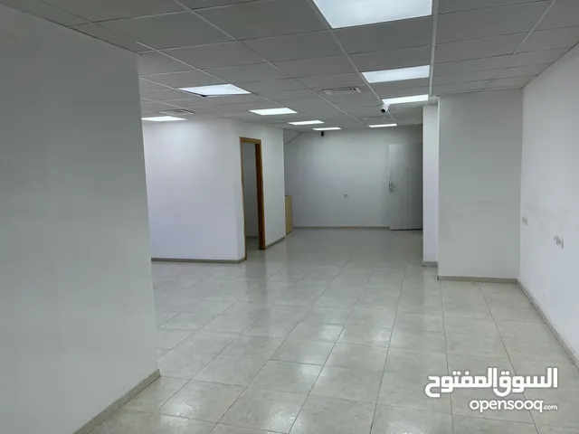 مكتب واسع وسط رام الله للايجار