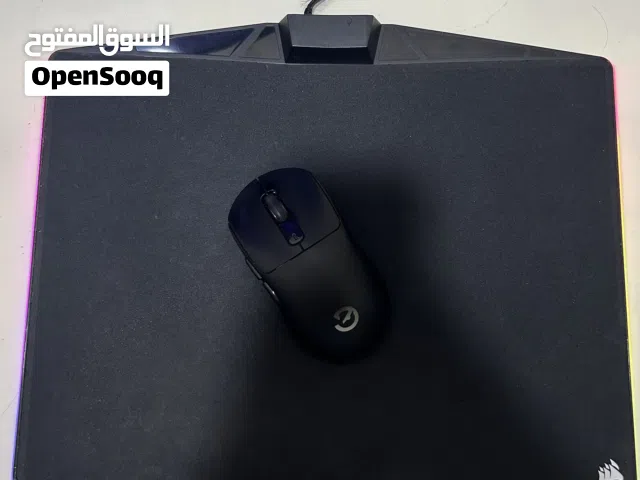 ماوس باد احترافي مع إضاءة RGB من شركة Corsair  حالتها ممتازة ونظيفة جدا ب 5 دينار لأسرع مشتري