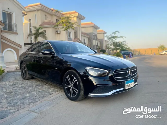 Sedan Mercedes Benz in Cairo
