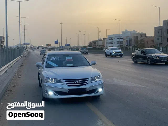2010 هيونداي ازيرا Standard