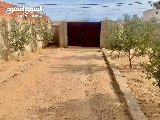 فيلا وكركاس فوقها للبيع بصفاقس