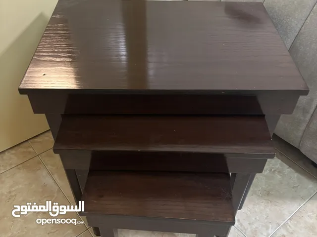 للبيع طاولات جانبية و تلفزيون سمارت و نيش